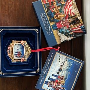 2010 White House Christmas ornament. Comes in original box with insert. Like new